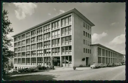 Foto AK - Pforzheim Hauptpostamt - 50er Jahre Nachkriegsarchitektur - alte Autos