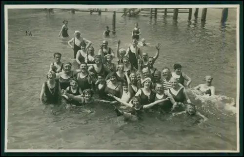 3x Foto AK Badegruppe Timmendorfer Strand Bademode Wasser Spaß - Photo P. Pohlke