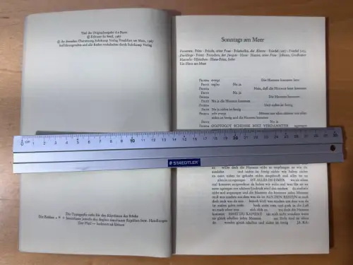 Typografie Regieanweisung - Sonntags am Meer Philippe Adrien Theaterstück 69 S.