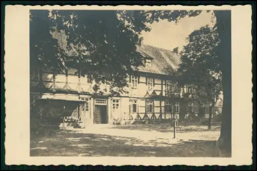 Foto AK Fachwerkhaus Dorfplatz Wasserpumpe - Niedersachsen Brandenburg 1930er