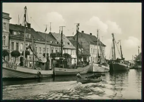 Foto AK - Ueckermünde Hafen Fischkutter UECK 13, UECK 8 SAS 189 Schwerin Wolgast