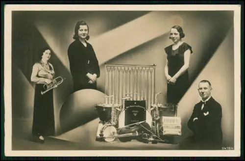 Foto Damen Streichorchester Dir. R. Fricke Violine, Saxophon, Trompete Akkordeon