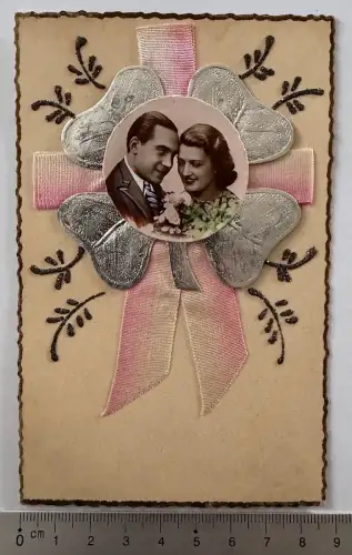 Montierte Liebes-Postkarte Portrait Kleeblatt-Relief Stoffschleife Glimmer 1941
