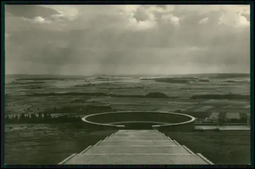 Foto AK - Gedenkstätte Buchenwald Weimar - Turm auf Straße der Freiheit Ringgrab