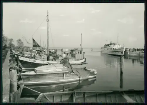 Neuendorf Hiddensee Hafen Foto Boote Schiff Ostsee Küste maritime Ansicht 1950er