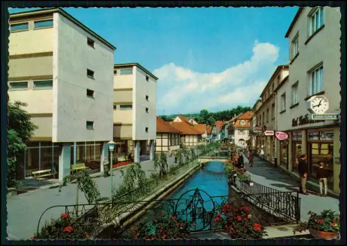 Foto AK - Bad Orb - Orbbach Uferpromenade, Stadtbild, Geschäfte und Passanten