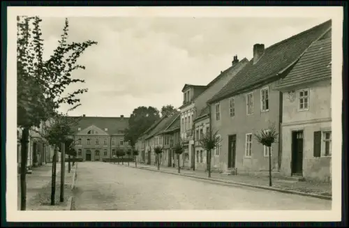 2x Foto AK - Beeskow Oder-Spree - Breite Straße mit der Friedrich-Engels-Schule