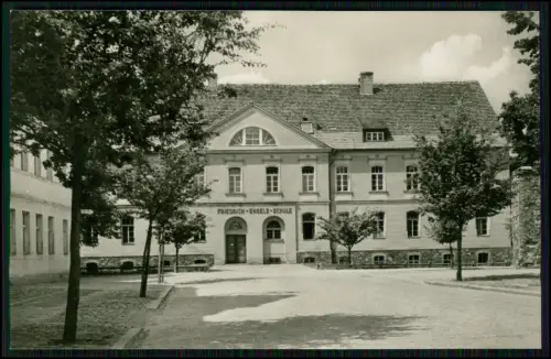 2x Foto AK - Beeskow Oder-Spree - Breite Straße mit der Friedrich-Engels-Schule