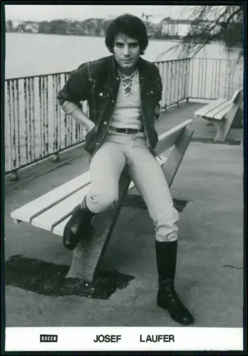 Josef Laufer Hamburg Außenalster Pressefoto 1971 Pop Sänger Schauspieler 18x13cm