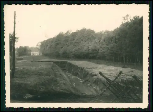 Foto Westwall Tank Panzer-Graben bei Aachen - um 1940 mit Drahtsperre Bunkerbau