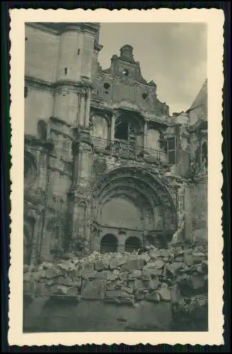 7x Foto - Soldaten Wehrmacht - Tonnerre zerstört Kirche Saint-Pierre Frankreich