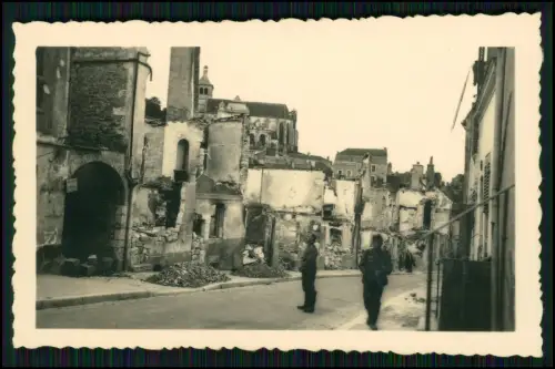7x Foto - Soldaten Wehrmacht - Tonnerre zerstört Kirche Saint-Pierre Frankreich