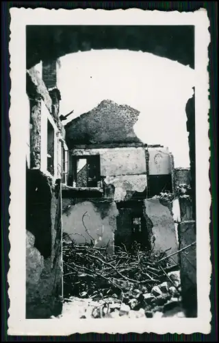 7x Foto - Soldaten Wehrmacht - Tonnerre zerstört Kirche Saint-Pierre Frankreich