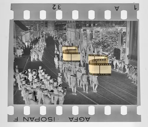 Original Negativ 4x3,5cm - Lübeck Schleswig-Holstein - Soldaten Musik um 1940