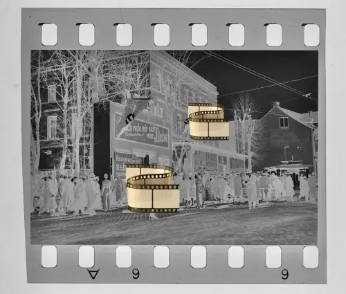 Original Negativ 4x3,5cm - Lübeck Holstein - Soldaten von Kino Hotel Reuterkrug