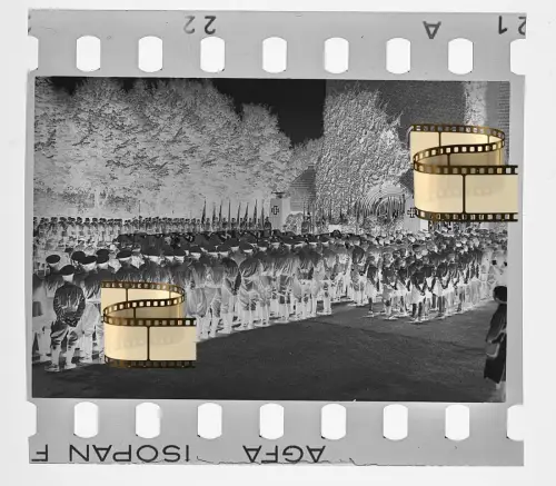 Original Negativ 4x3,5cm - Lübeck Holstein - Soldaten von Kirche