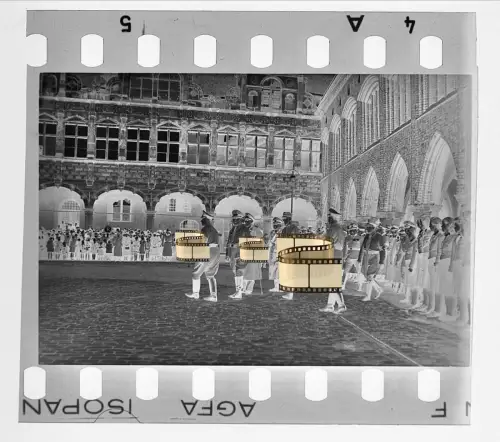 Original Negativ 4x3,5cm - Lübeck Schleswig-Holstein - Soldaten Gebäude Innenhof