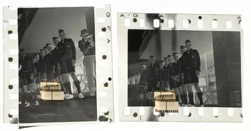 2x Original Negativ 4x3,5cm - Soldaten Wehrmacht - in kurze Hose Schiffchen ...