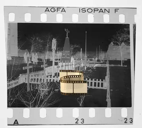 Original Negativ 4x3,5cm - Soldaten Wehrmacht - Denkmal Gräber Kreuze Namen ....