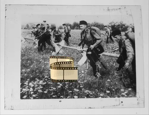 Original Dia 4x3,5cm - Soldaten Gefecht Draht Panzersperren Kraftfahrkorps NSKK