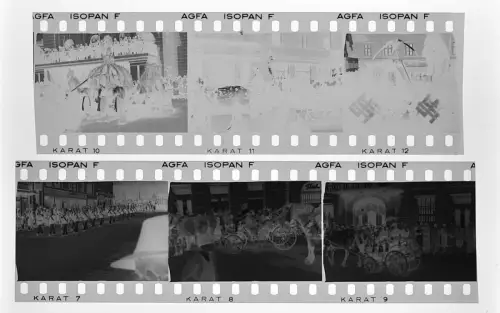 12x Original Negativ - 4x3,5cm - Feierlichkeit im Ort Stadt Fest Umzug vor 1945