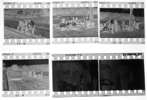 9x Orig. Negativ 4x3,5cm - Soldaten Wehrmacht - am Bahnhof Westfront verladen ua