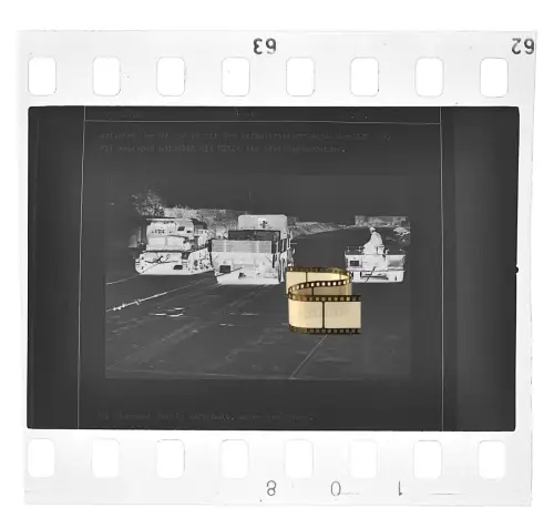 Negativ 4x3,5cm - Blohm & Voss - BV 222 Flugboot aufholen mit drei Zugmaschinen