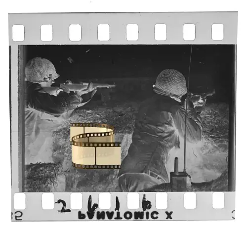 Negativ 4x3,5cm -Deutschland 1945 US Soldaten als Sniper in einer Grabenstellung