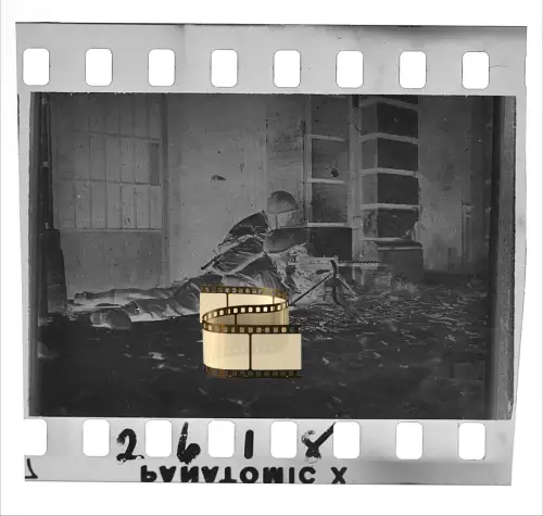 Negativ 4x3,5cm - Deutschland 1945 US Soldaten Sniper MG am Boden - US Archiv