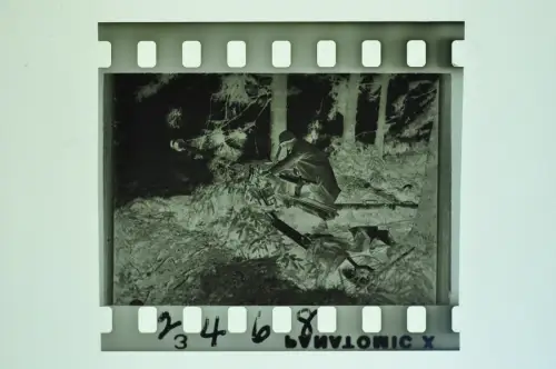Negativ 4x3,5cm - Wald US Soldaten an Pak Flak Geschütz Tarnung 1945 WW2