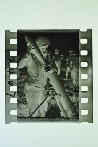 Negativ 4x3,5cm - US Truppen 1945 mit erbeutetem deutschem 12cm Granatwerfer WW2