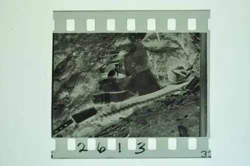 Negativ 4x3,5cm - Soldaten Truppen 1945 Panzer Tank im Schlamm WW2