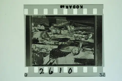 Negativ 4x3,5cm - Panzer Tank 1945 Gruppe zerstörter Militärfahrzeuge WW2