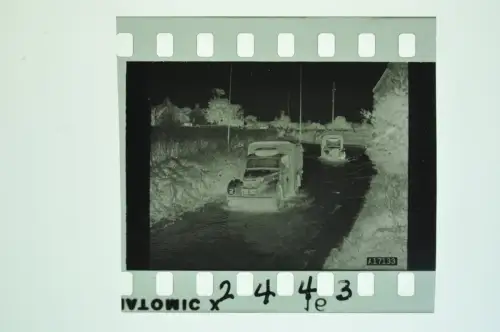 Negativ 4x3,5cm - Militärlastwagen 1945 aus dem Zweiten Weltkrieg WK2