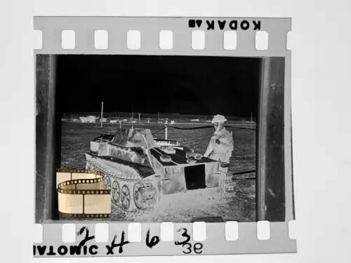 Negativ 4x3,5cm - Panzer Tank leichtes Kettenfahrzeug Soldat - WK2