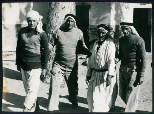 7x Pressefoto 24x17cm - Sinai-Halbinsel Gruppenaufnahme Schmuggler Männer u.a.