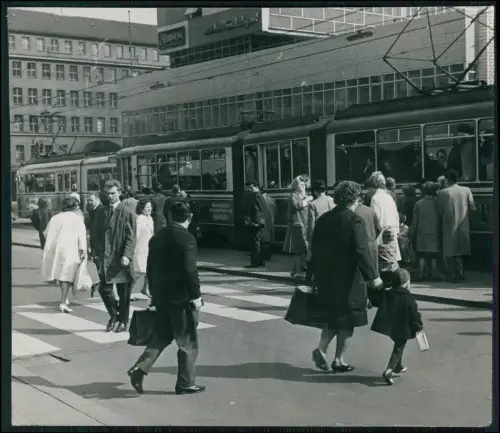 Pressefoto 22x17  Dortmund Straßenbahn Zebrastreifen Fußgängerverkehr im Zentrum