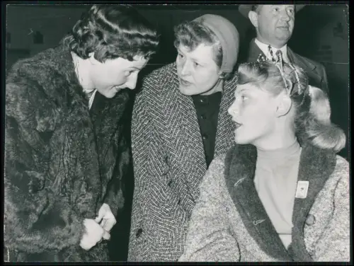 Pressefoto 22x17cm  Dortmund Rollkunstlauf Lotte Cadenbach und Carl Heiss 1950er