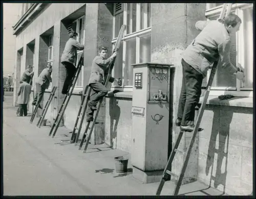 Pressefoto 21x16  Dortmund Fensterputzer Fensterreinigung Postautomat Bundespost