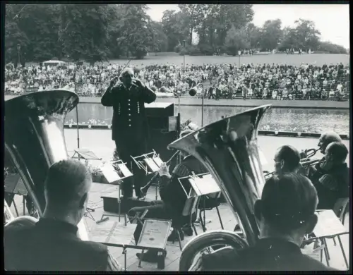 Pressefoto22x17 Dortmund Westfalenpark Konzert Orchester Dirigent Open Air Musik