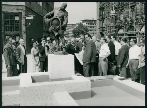 Pressefoto 18x13cm - Dortmund Bläserbrunnen Einweihung Gruppenfoto Brunnenfigur