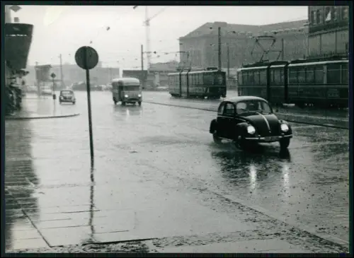 Pressefoto 18x13 - Dortmund Innenstadt Regen Sturm Straßenbahn VW Käfer Verkehr