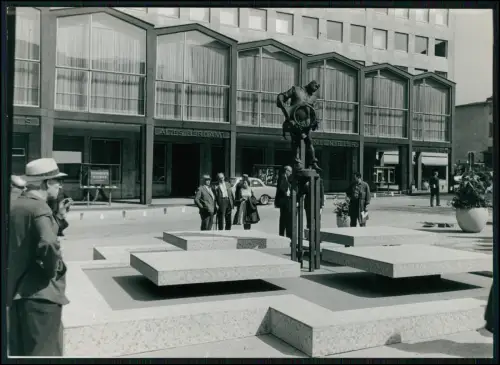 Pressefoto 18x13 Dortmund Bläserbrunnen vor Altes Bergamt Brunnenanlage Skulptur