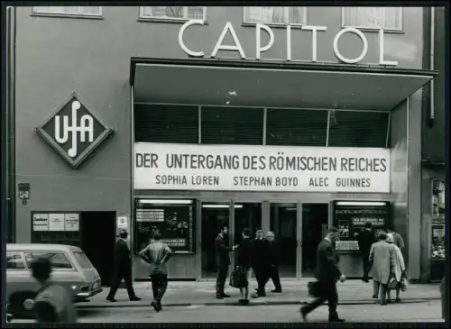 Pressefoto 18x13 - Dortmund Capitol Kino UFA Filmtheater - Eingang Sophia Loren