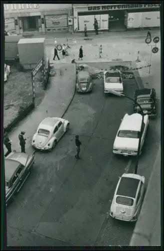 Pressefoto 18x11  Dortmund Innenstadt Geschäft Buhrke Blick in Nebenstraße Autos