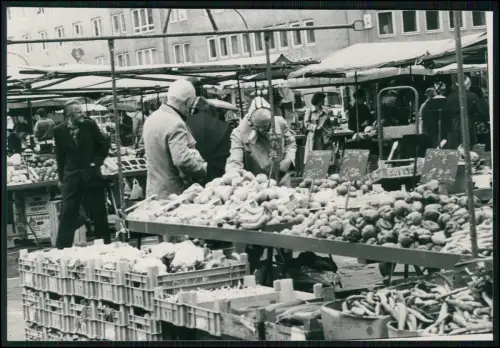 Pressefoto 18x13 Dortmund Wochenmarkt 1961 Marktstände Gemüse Händler Marktszene
