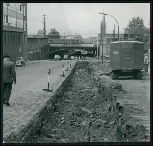 Pressefoto 13x12 Dortmund 1960er Gehwegarbeiten vor Eisenbahnbrücke Unterführung