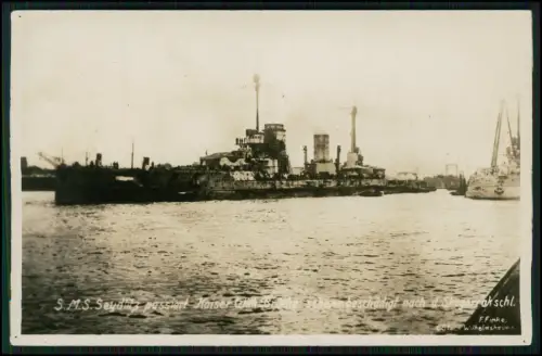Foto AK 1WK Wilhelmshaven SMS Seydlitz beschädigt passiert Kaiser Wilhelm Brücke