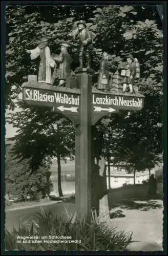 Foto AK - St. Blasien Waldshut Lenzkirch Neustadt - Wegweiser Schwarzwaldfiguren
