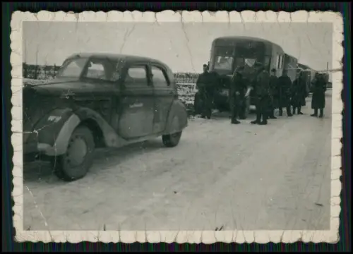 9x Foto - Soldaten Wehrmacht - Omnibus Auto Pkw Ostfront Dorf Bauern und andere